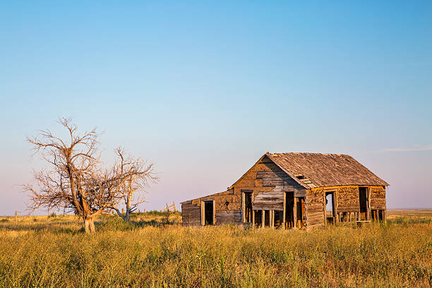 istock old homestead on prairie 508821227