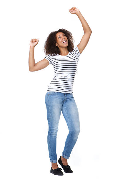 gaie jeune femme avec bras en l'air - arms outstretched arms raised studio shot adult photos et images de collection