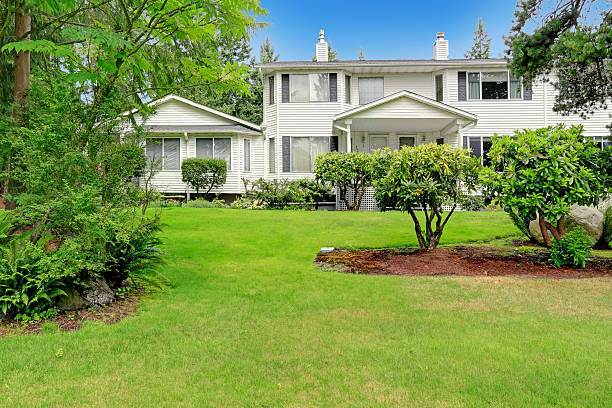 istock Large amecian house in classic style 508857181