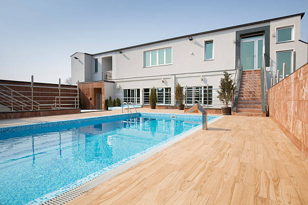 istock Outdoors swimming pool in front of building 508884076