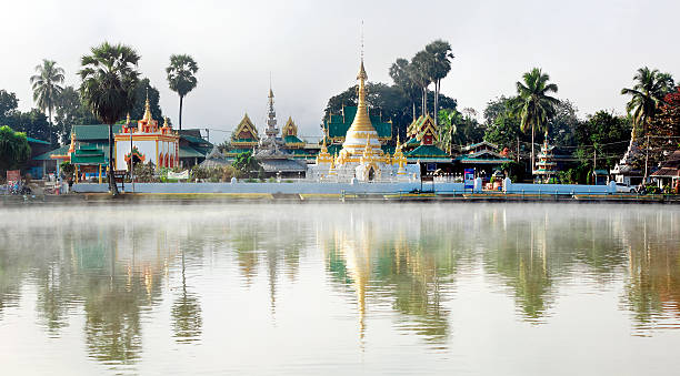 templo chong klang e chong kham de mae hong son - mae hong son province - fotografias e filmes do acervo