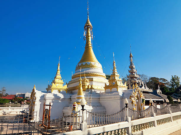 templo chong klang e chong kham de mae hong son - mae hong son province - fotografias e filmes do acervo