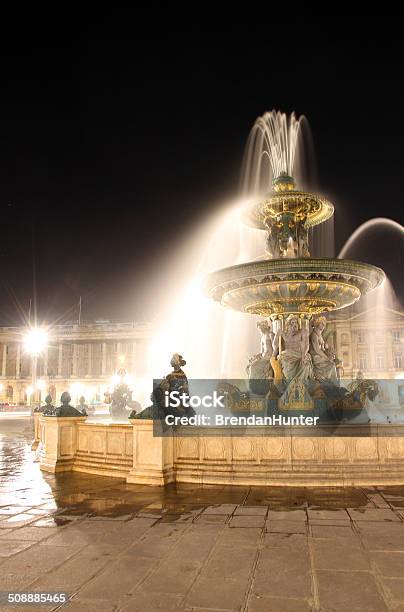 Halo Von Wasser Stockfoto und mehr Bilder von Architektur - Architektur, Außenaufnahme von Gebäuden, Beleuchtet