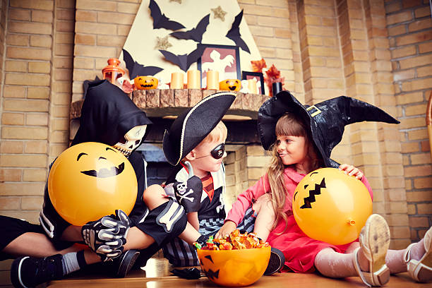 istock Kids Halloween party 508885935