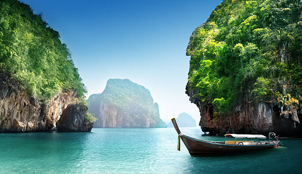 伝説的なタイの風景 - thailand beach longtail boat cliff ストックフォトと画像