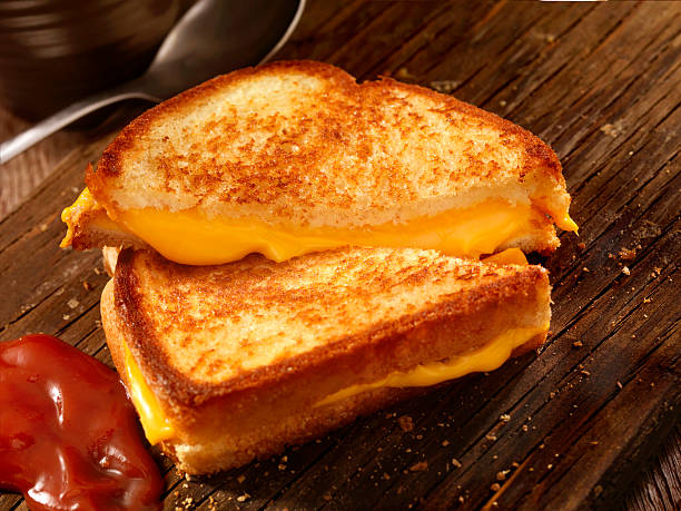 sanduíche de queijo grelhado com sopa de tomate - cheese sandwich imagens e fotografias de stock
