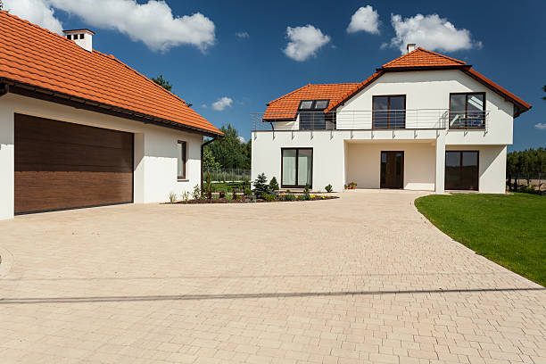 istock Modern house and outbuilding with garage 508905755