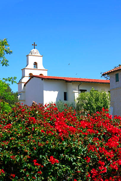 mission de santa barbara, sur laguna street, en californie - mission santa barbara photos et images de collection