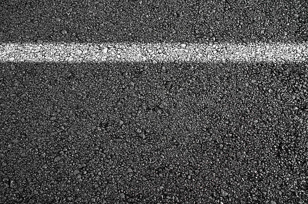 nuevo de asfalto - asphalt road street dividing line fotografías e imágenes de stock