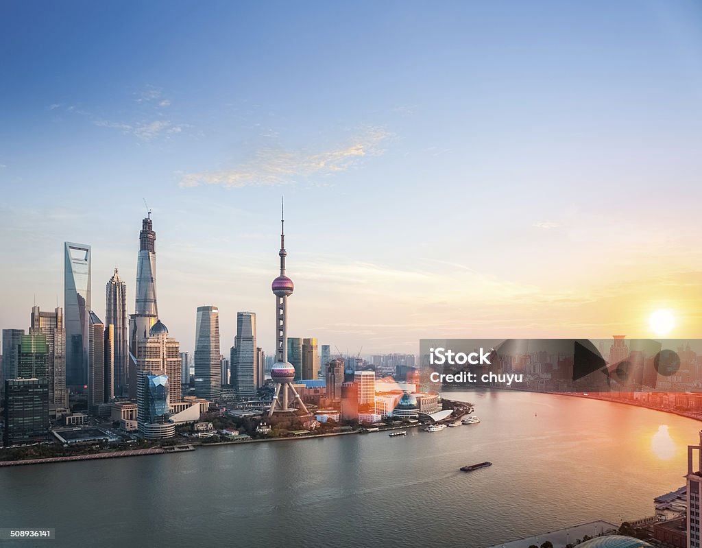 La hermosa ciudad de shanghai en la puesta de sol - Foto de stock de Shanghái libre de derechos