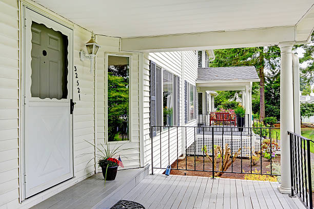 istock Classic white entrance porch with columns and railings 508937441