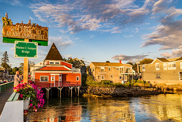 Kennebunkport, Maine, USA Kennebunkport, Maine USA - August 6, 2015: Nice view of the small harbour in the small touristic village in south of Maine italie stock pictures, royalty-free photos & images
