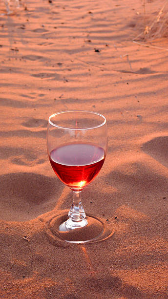 aperitivo serale - desert wine foto e immagini stock
