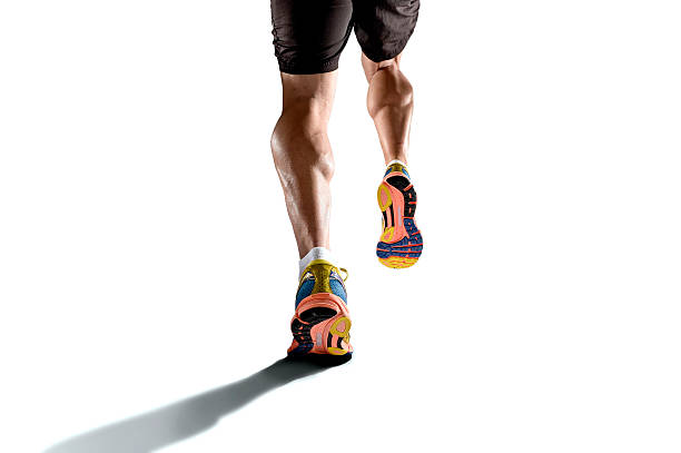 なアスレチックレッグスに破れたらはぎの筋肉のスポーツランナー - running jogging men shoe ストックフォトと画像