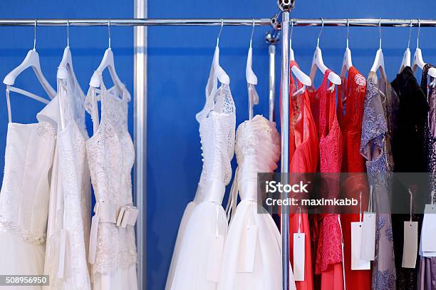 Schöne Hochzeit Kleider Stockfoto und mehr Bilder von Abendkleid - Abendkleid, Aussuchen, Auster