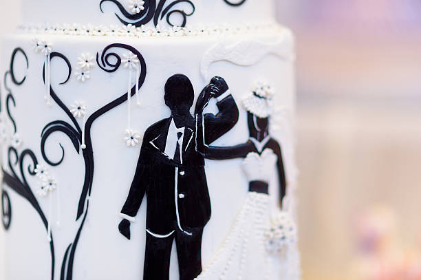 istock Bride and groom wedding cake 508960204