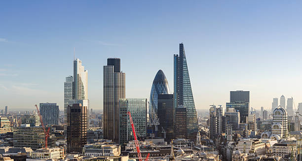 cidade de londres, distrito financeiro arranha-céus - canary wharf built structure building exterior construction imagens e fotografias de stock