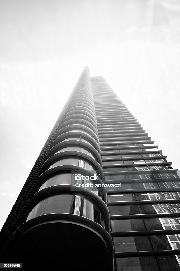 Wolkenkratzer vor blauem Himmel - Lizenzfrei Arbeiten Stock-Foto