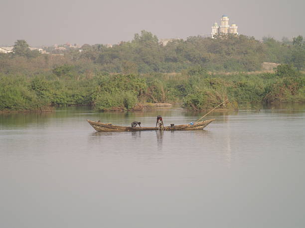 pêcheurs sur le fleuve 니제르 - niger river 뉴스 사진 이미지