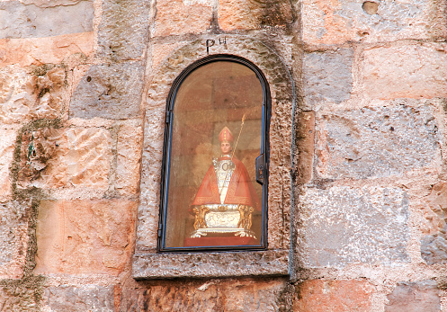 Pequeña estatua de San fermín en pared de la calle. Pamplona photo