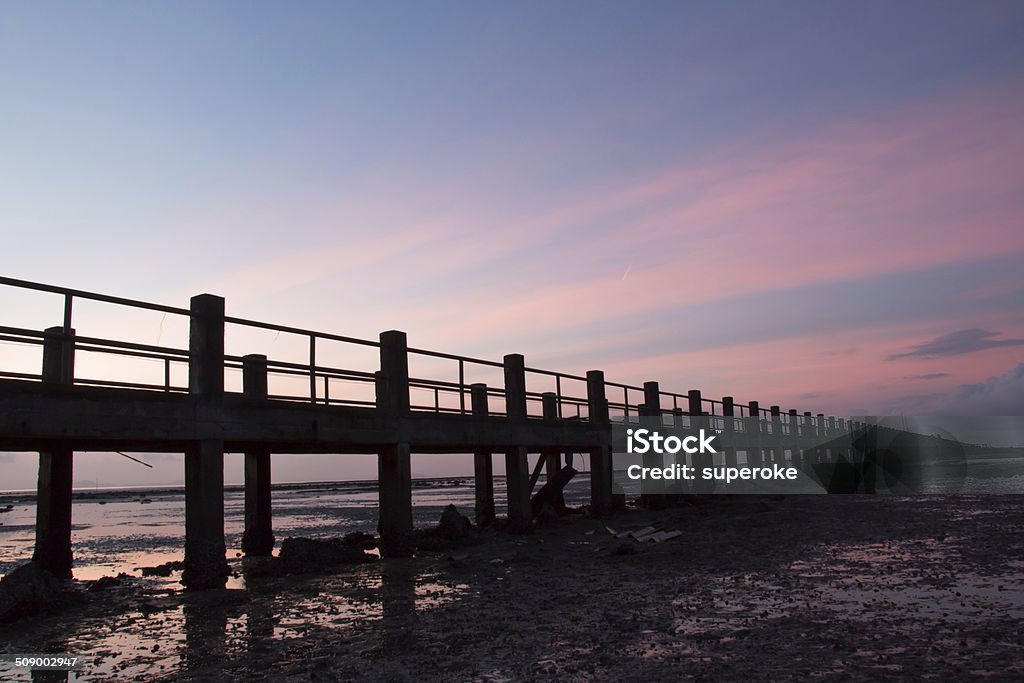 Pier, silhueta da ponte para o mar - Foto de stock de Acenar royalty-free