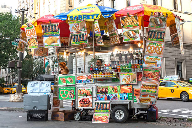 New York City, New York, SUA- August 2, 2014: Fast Food stand parked in new york city street near Central Park