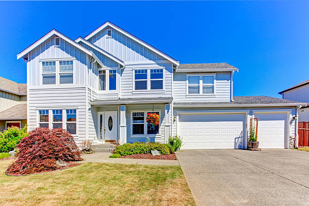 istock Large house exterior. Driveway and front yard view 509029087