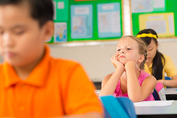 znudzony uczennica - learning boredom studying child zdjęcia i obrazy z banku zdjęć