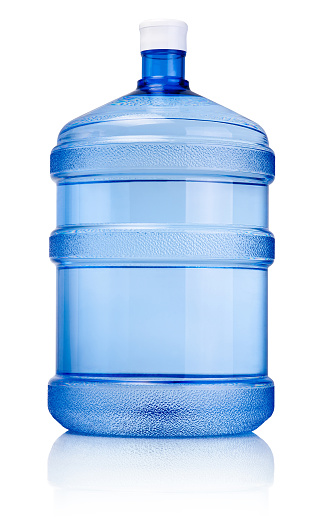 Grandes botella de agua potable aislado sobre un fondo blanco photo