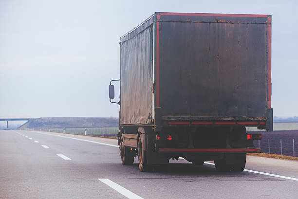 istock Old trailer truck in motion on freeway 509037718