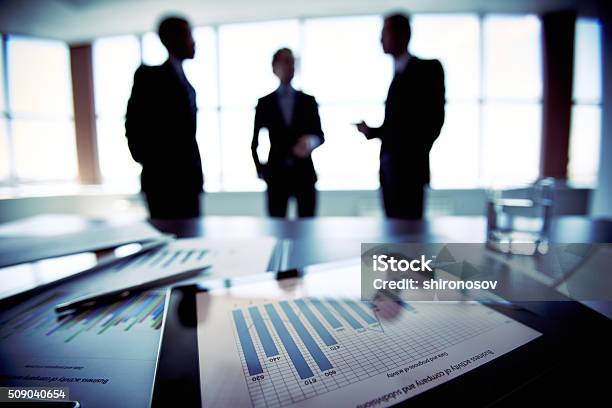 Planificación Financiera Foto de stock y más banco de imágenes de Silueta - Silueta, Reunión de negocios, Reunión