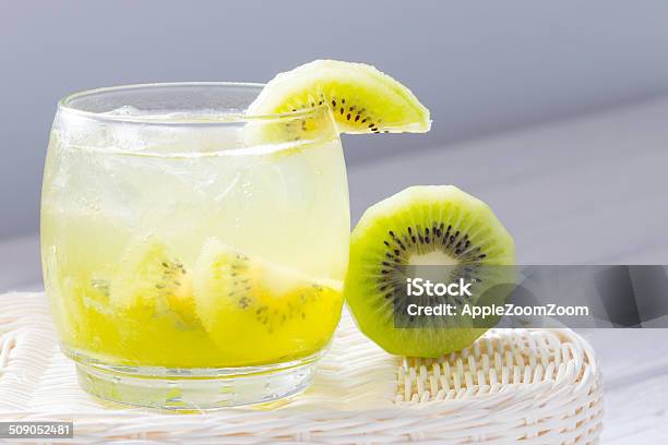 Kiwi Batido De Frutas Frescas Foto de stock y más banco de imágenes de Aguacate - Aguacate, Alimento, Asistencia sanitaria y medicina