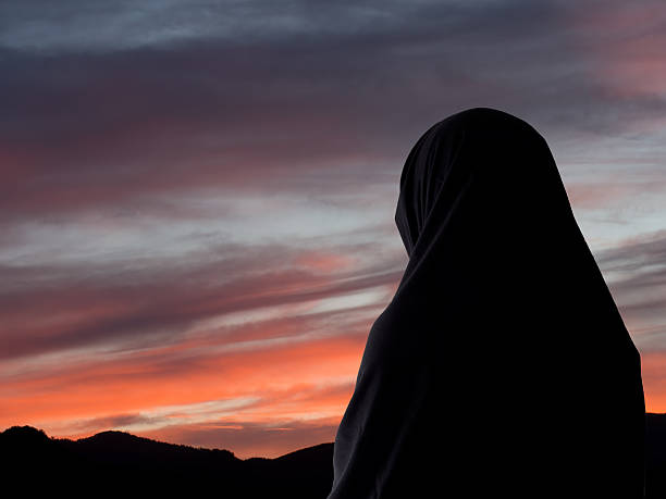 istock Woman in chador from behind, with copyspace 509057734