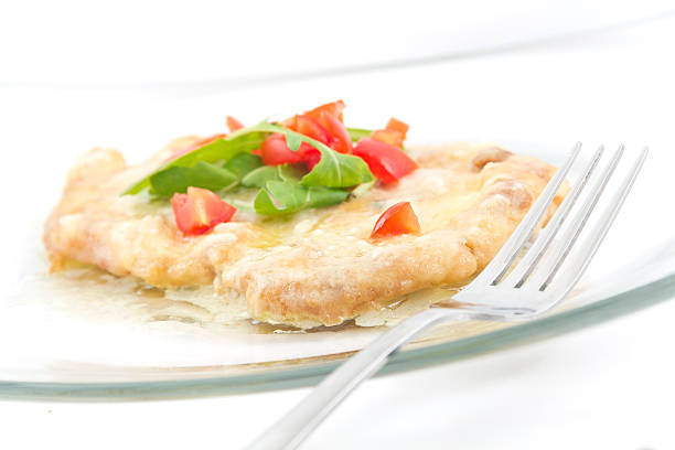 schnitzel com molho cremosos - veal cutlet piccata picatta imagens e fotografias de stock