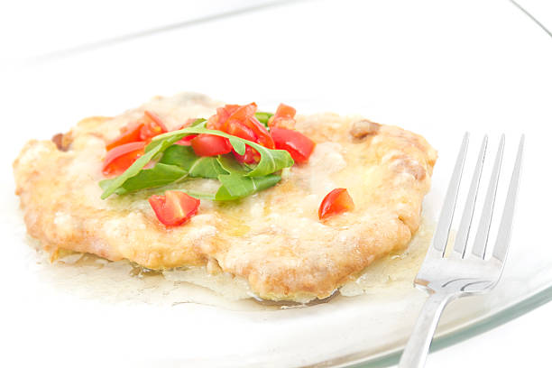 schnitzel com molho cremosos - veal cutlet piccata picatta imagens e fotografias de stock