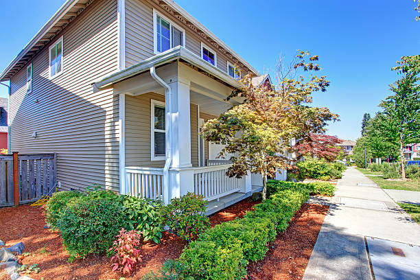 istock Classic house exterior. Entrance porch 509081027