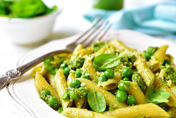 istock Penne with spinach pesto and green pea. 509094314
