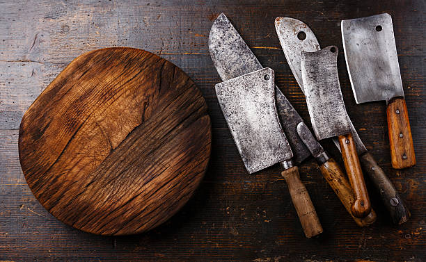 metzger fleisch trenngerät und brett block - butchers block stock-fotos und bilder