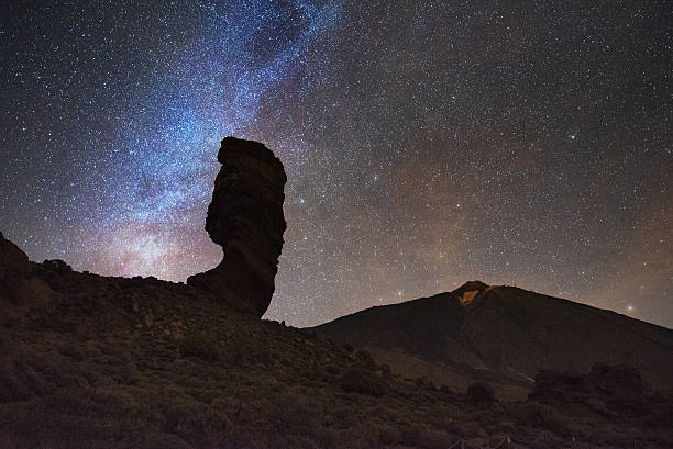 nachthimmel, milchstraße auf teide nationalpark - pico de teide stock-fotos und bilder