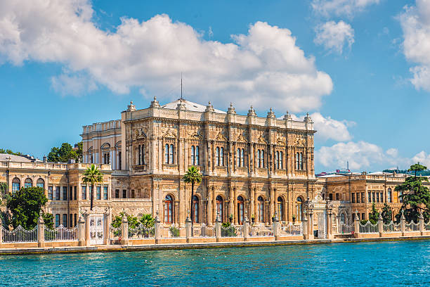 palacio de dolmabahce - palacio de dolmabahce fotografías e imágenes de stock