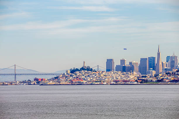 panoramica del centro di san francisco, california - bay bridge san francisco county san francisco bay area landscaped foto e immagini stock