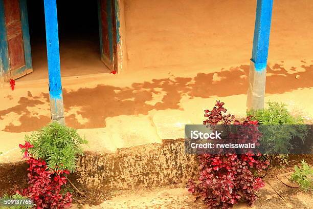 Rojo Y Verde Plantas En Porche De Entrada Landruk Nepal 0577 Foto de stock y más banco de imágenes de Abierto