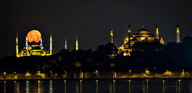 istock Ahmet camii ve Ayasofya Sultan Moon 509138561