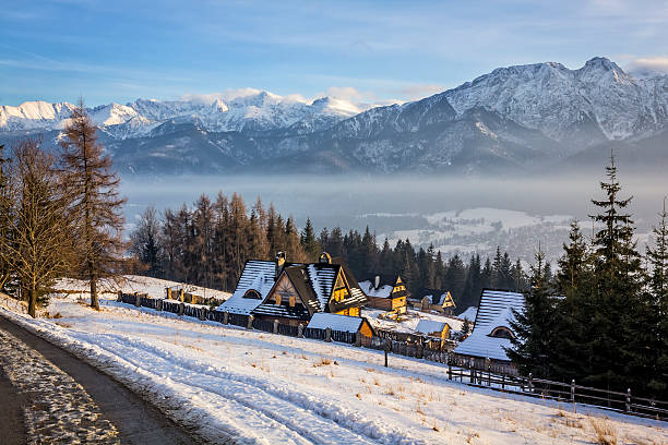 winter in zakopane, polen - poland mountain tatra mountains giewont stock-fotos und bilder
