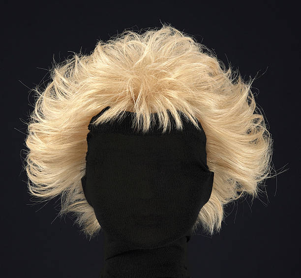 ブロンド wig 絶縁に黒色の背景 - female color image human head studio shot ストックフォトと画像