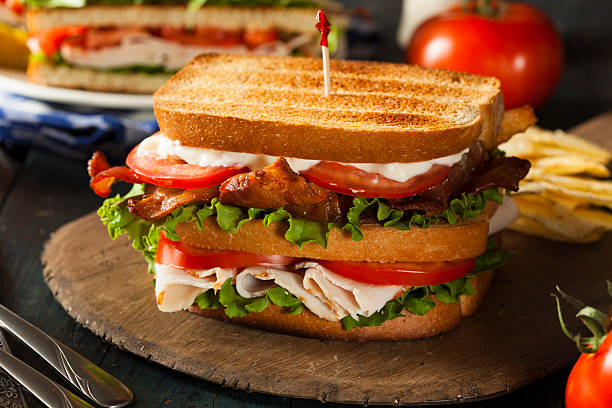 sanduíche de peru e bacon - sandwich club sandwich ham turkey - fotografias e filmes do acervo