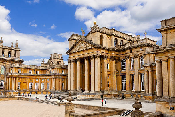 palácio de blenheim, woodstock, oxfordshire, inglaterra, reino unido. - blenheim - fotografias e filmes do acervo