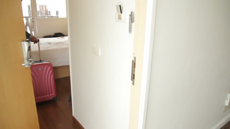 HD : Businessman using a keycard