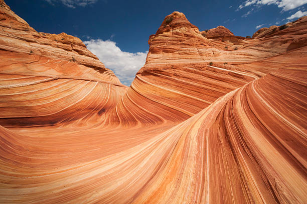 Wave rock formation in Arizona Reddish colored  sandstone mountain at the Wave, a striated  rock formation in Coyote Butte, Page, Arizona, USA coyote buttes stock pictures, royalty-free photos & images