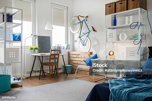 Studio Für Junge Künstler Stockfoto und mehr Bilder von Wohnung - Wohnung, Klein, Schlafzimmer